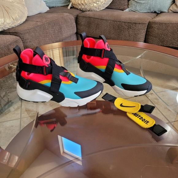 Nike Shoes - Nike Huarache City
